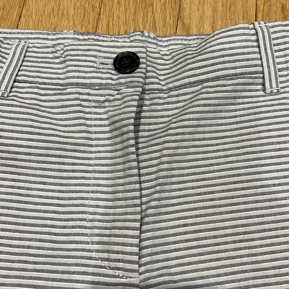 Gap Khaki Shorts Summer Short - Picture 2 of 5